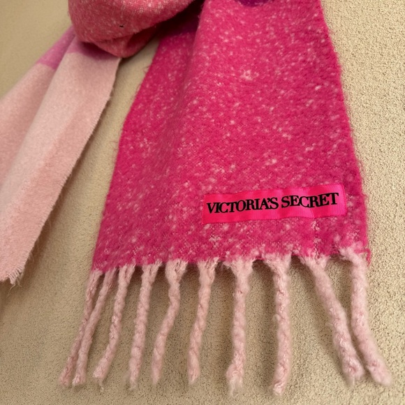 Victoria's Secret💕Pink Blush Colorblock Scarf - Picture 3 of 4